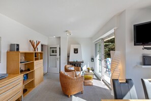 TV, stereo - Holiday Apartment 'Burgblick' with Balcony (Sankt Goar)