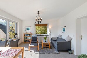 TV, stereo - Holiday Apartment 'Burgblick' with Balcony (Sankt Goar)