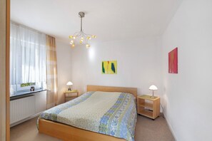 3 多间卧室、免费 WiFi、床单