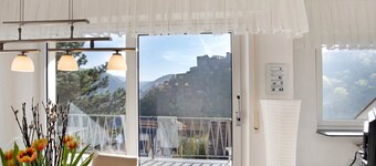 Holiday Apartment 'Rheinblick' with Balcony and Wi-Fi