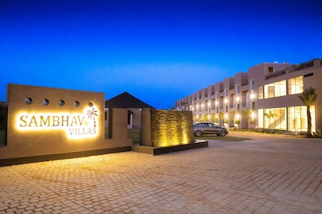 Fachada de la propiedad. SAMBHAV VILLAS