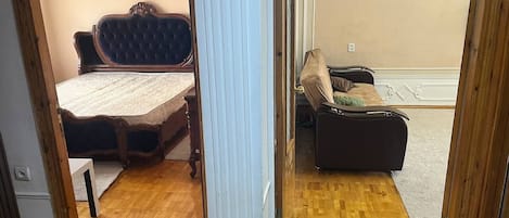 2 chambres, coffres-forts dans les chambres, fer et planche Ă repasser