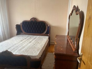 2 makuuhuonetta, tallelokero huoneessa, silitysrauta/-lauta, Wi-Fi