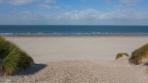 A beach with a clear sky and calm sea. - Duinzicht Renesse by Interhome (Renesse)