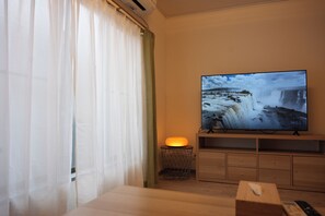 Comfort Villa | Living area | Flat-screen TV, Netflix, Hulu, streaming services - Otabiya Noda (Osaka)