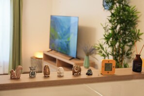 Comfort Villa | Living area | Flat-screen TV, Netflix, Hulu, streaming services