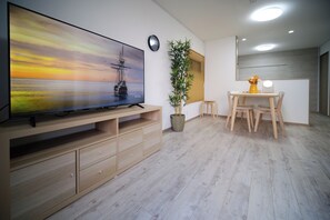 Comfort Villa | Living area | Flat-screen TV, Netflix, Hulu, streaming services - Otabiya Noda (Osaka)