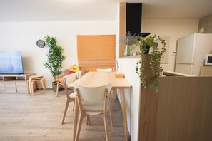 Comfort Villa | Living area | Flat-screen TV, Netflix, Hulu, streaming services - Otabiya Noda (Osaka)