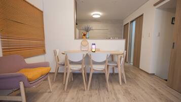 Comfort Villa | Living area | Flat-screen TV, Netflix, Hulu, streaming services