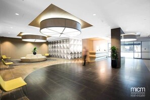 Lobby - Stylish Southbank apartment + Free Parking x2 (Southbank)