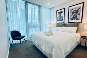 3 bedrooms, iron/ironing board, WiFi, bed sheets