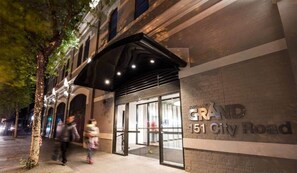 تفاصيل الفندق من الخارج