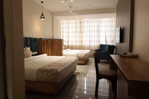 Chambre familiale | Literie de qualité, bureau, espace de travail pour ordinateurs portables