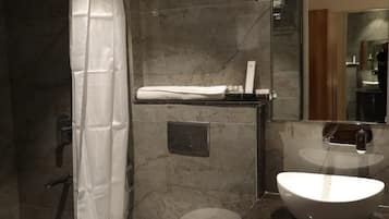 Deluxe Room | Bathroom | Shower, towels, soap, toilet paper