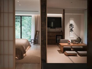 Habitación doble Deluxe, lanai, vista a la colina | Cortinas blackout y wifi gratis