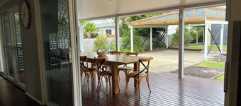 Swansea Sands- Modern Family home close to the lake