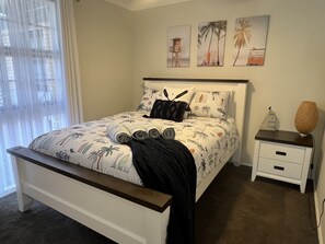 3 chambres, fer et planche à repasser, Wi-Fi, draps fournis