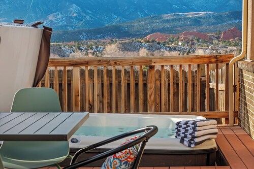 6k sq/ft Mansion! Views, Pool, Hot Tub, Game Room, Theatre, Epic Experience!

