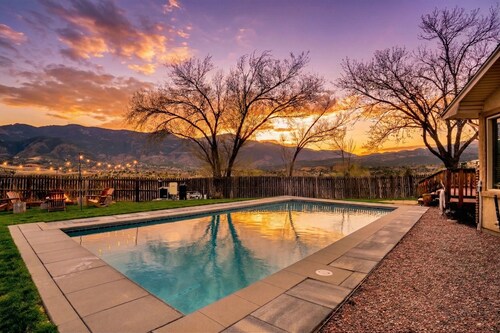 6k sq/ft Mansion! Heated Pool, Hot Tub, Game Room, Theatre, Unforgettable Views!
