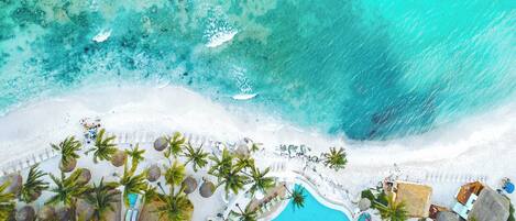 Beach nearby, sun-loungers, beach towels