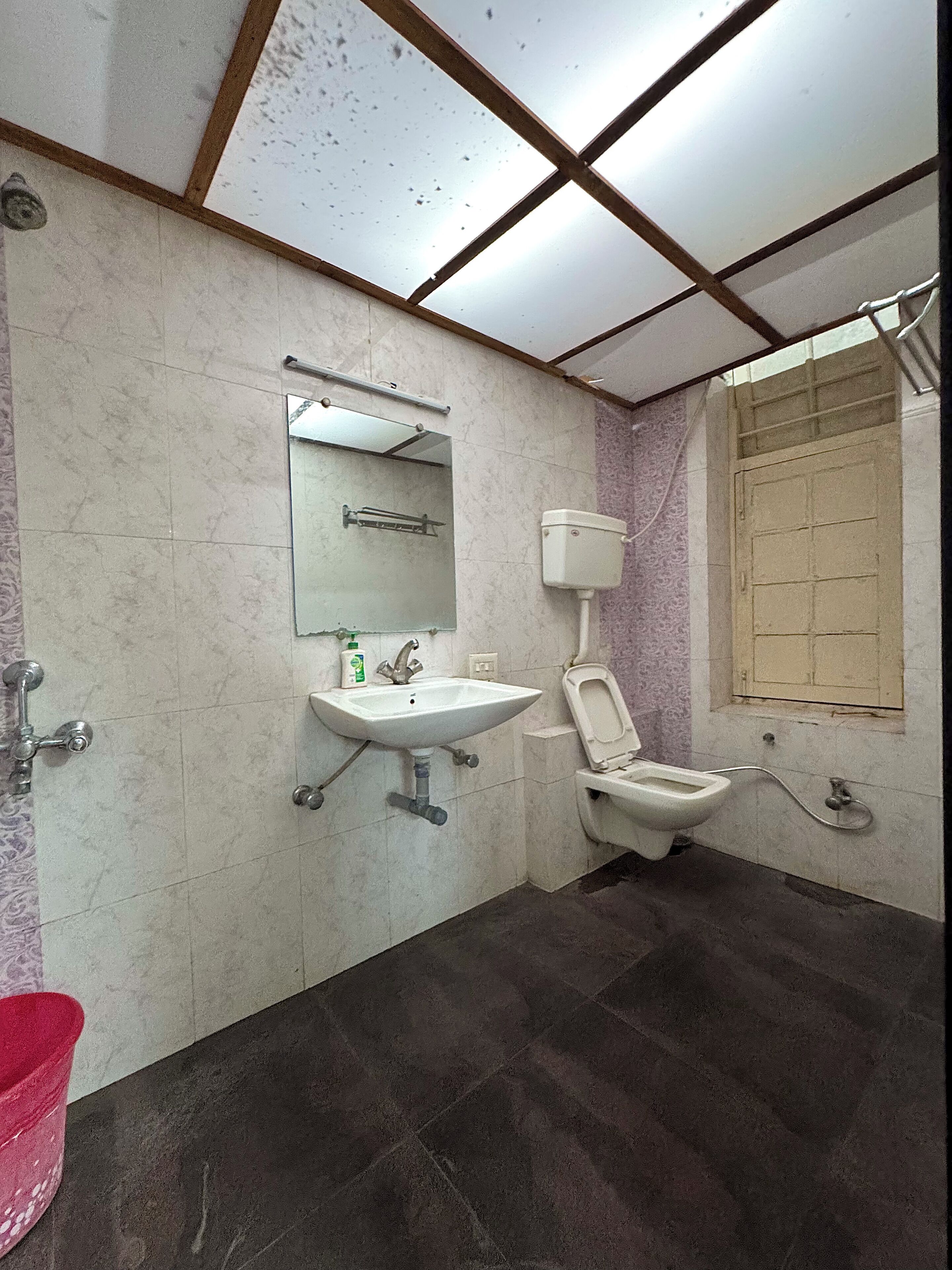 Basic Single Room, Garden View | Bathroom