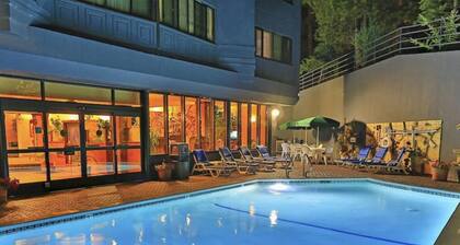 Hilton Vacation Club - Tahoe Seasons - Across from Heavenly Ski Resort