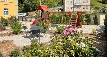 Ferienwohnung '2' mit privater Terrasse, Gemeinschaftsgarten und Wi-Fi