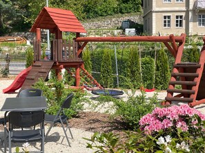 Children’s area - Apartment '4' with Shared Garden and Wi-Fi (Rathmannsdorf)