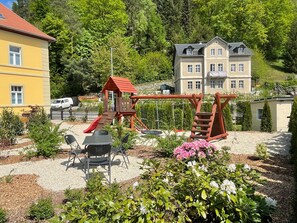 Outdoor dining - Apartment 7 with Shared Garden and Wi-Fi (Rathmannsdorf)