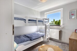 2 slaapkamers, een strijkplank/strijkijzer, beddengoed