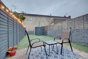 Terrace/patio - Southsea 4BR Getaway with Private Yard (Portsmouth)
