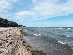 Beach nearby - Holiday Apartment 'Beachhouse' with Private Terrace and Wi-Fi (Schwedeneck)