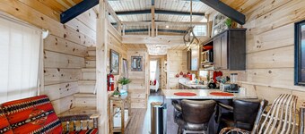 Cozy cabin with incredible mountain & mesa views, WIFI, privacy & seclusion