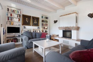 TV, fireplace, DVD player, stereo