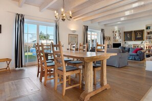 Dining - Holiday Home 'Brunnenhaus' with Private Terrace, Garden and Wi-Fi (Walkendorf)