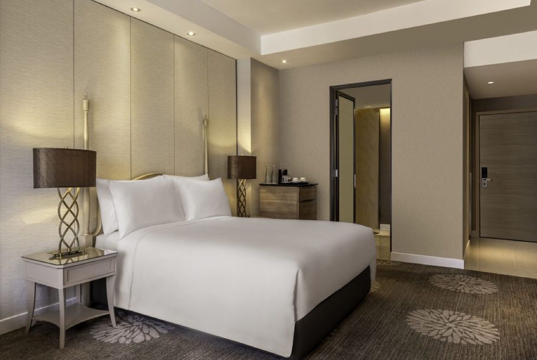 Couette en duvet d'oie, coffres-forts dans les chambres, bureau