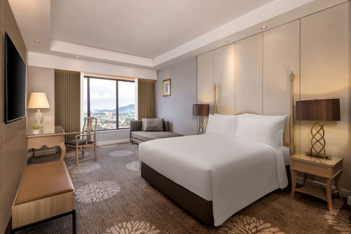 Club Room, 1 Queen Bed (Dusit Club) | City view