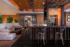 Lobby-lounge