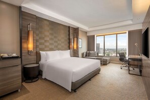 Deluxe Room, 1 King Bed | Down comforters, in-room safe, desk, laptop workspace - Dusit Princess Melaka (Malacca City)