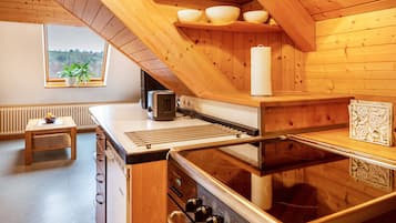 Réfrigérateur, four, plaque de cuisson, cafetière/bouilloire