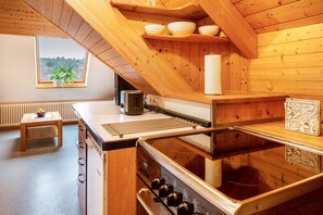 Frigorifero, forno, piano cottura, macchina per tè/caffè