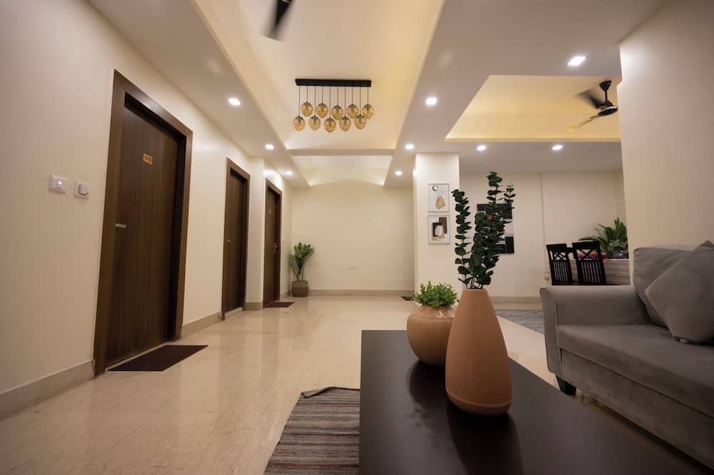 LAKESIDE SUITES