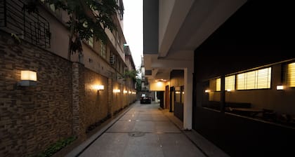 LAKESIDE SUITES