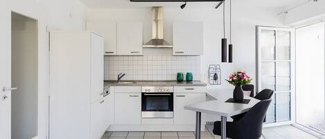 Réfrigérateur, four, plaque de cuisson, lave-vaisselle