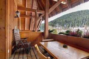 Outdoor dining - Room '11' with Mountain View, Shared Terrace and Wi-Fi (Alpirsbach)