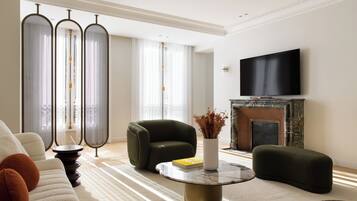 Apartemen Keluarga | Area keluarga | Smart TV 32-inci dengan saluran TV digital, Netflix, dan buku