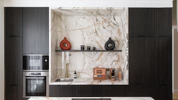 Apartemen Keluarga | Dapur pribadi | Lemari es, microwave, oven, dan kompor