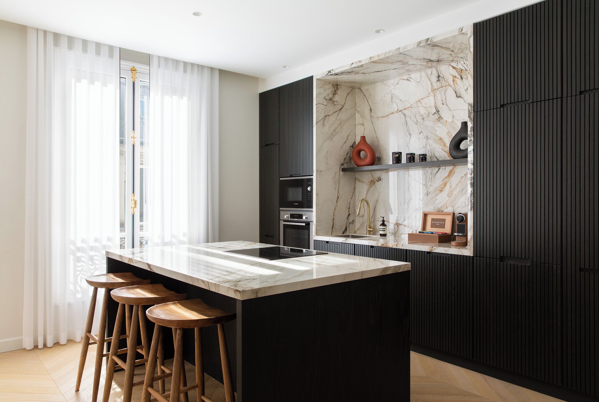 Apartemen Keluarga | Dapur pribadi | Lemari es, microwave, oven, dan kompor