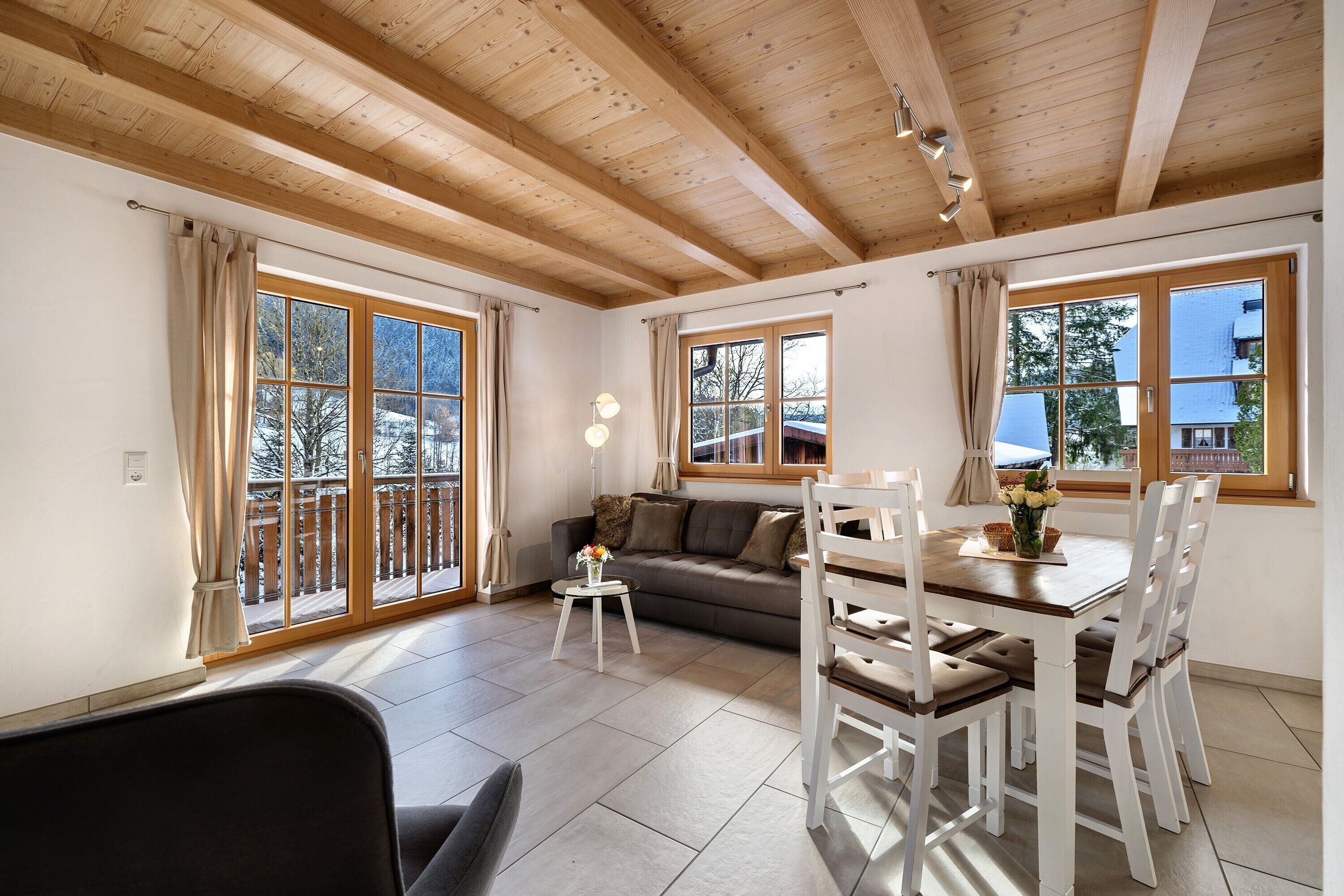 Fernseher, Tischtennisplatte