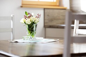 Dining - Apartment 'Katzensteig' with Mountain View, Shared Terrace and Wi-Fi (Alpirsbach)